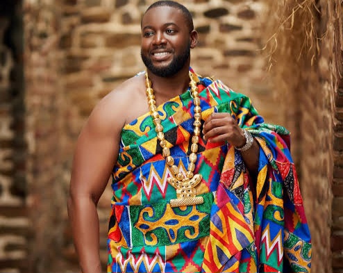Africa Traditional Clothing: Kente Attire
